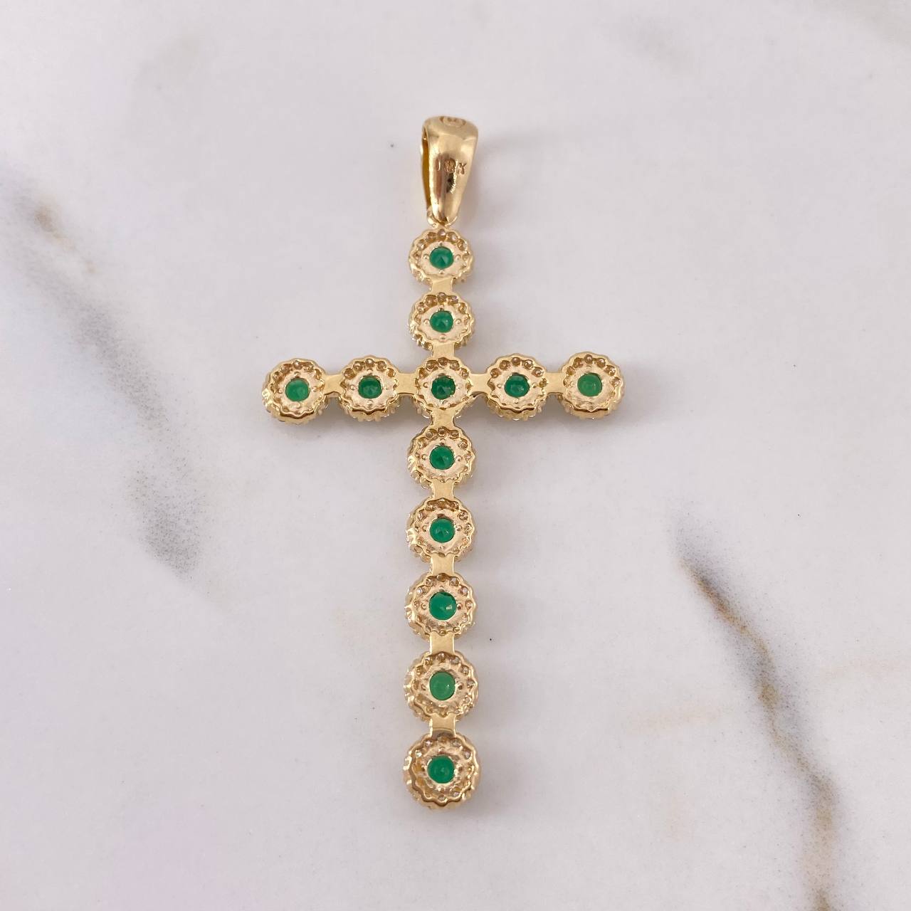 Dije Cruz Tupida 5.05gr / 6cm / Circones Verdes Blancos Oro Amarillo 18K $