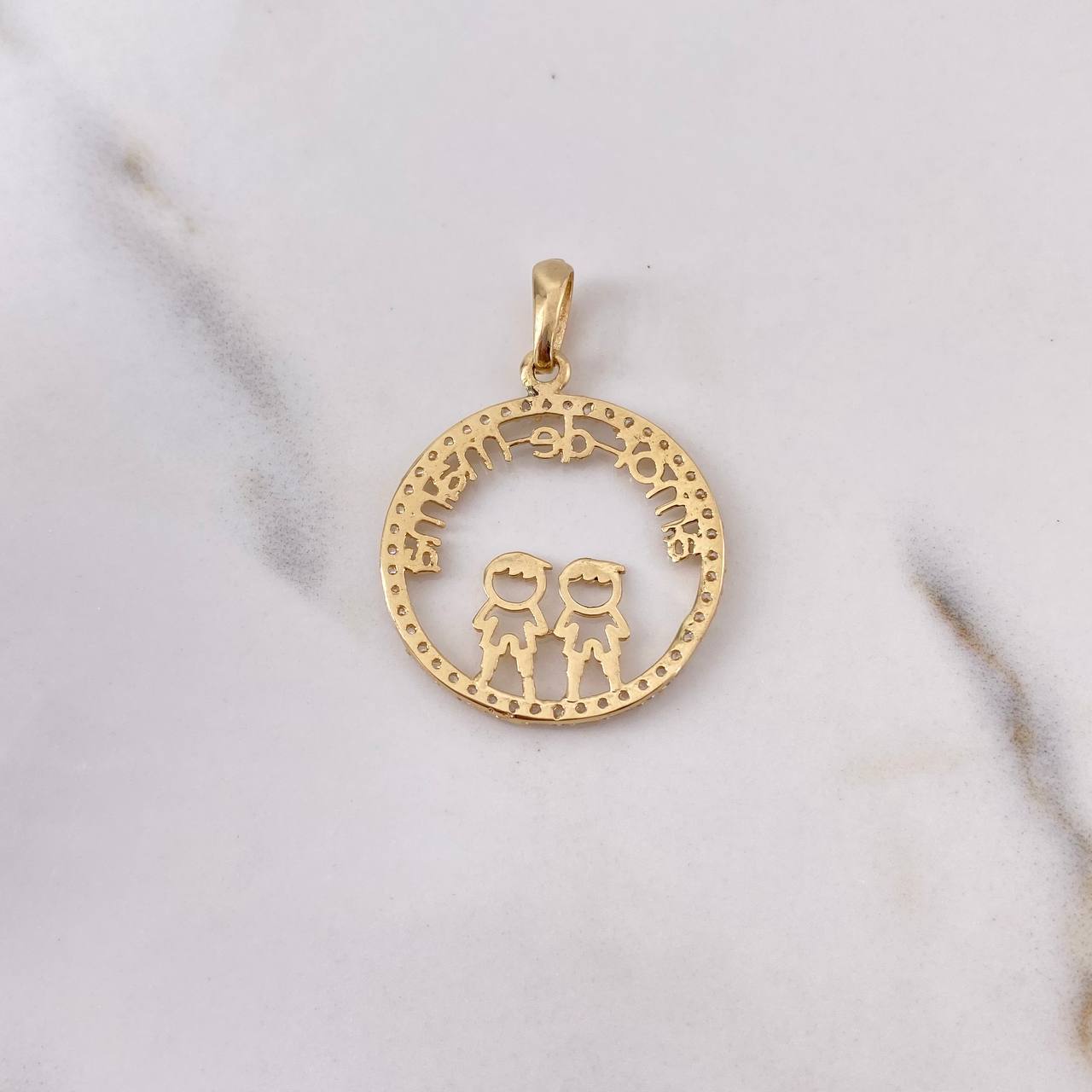 Dije Amor de Mamá 2.35gr / 3.2cm / Circones Blancos Oro Amarillo 18K $