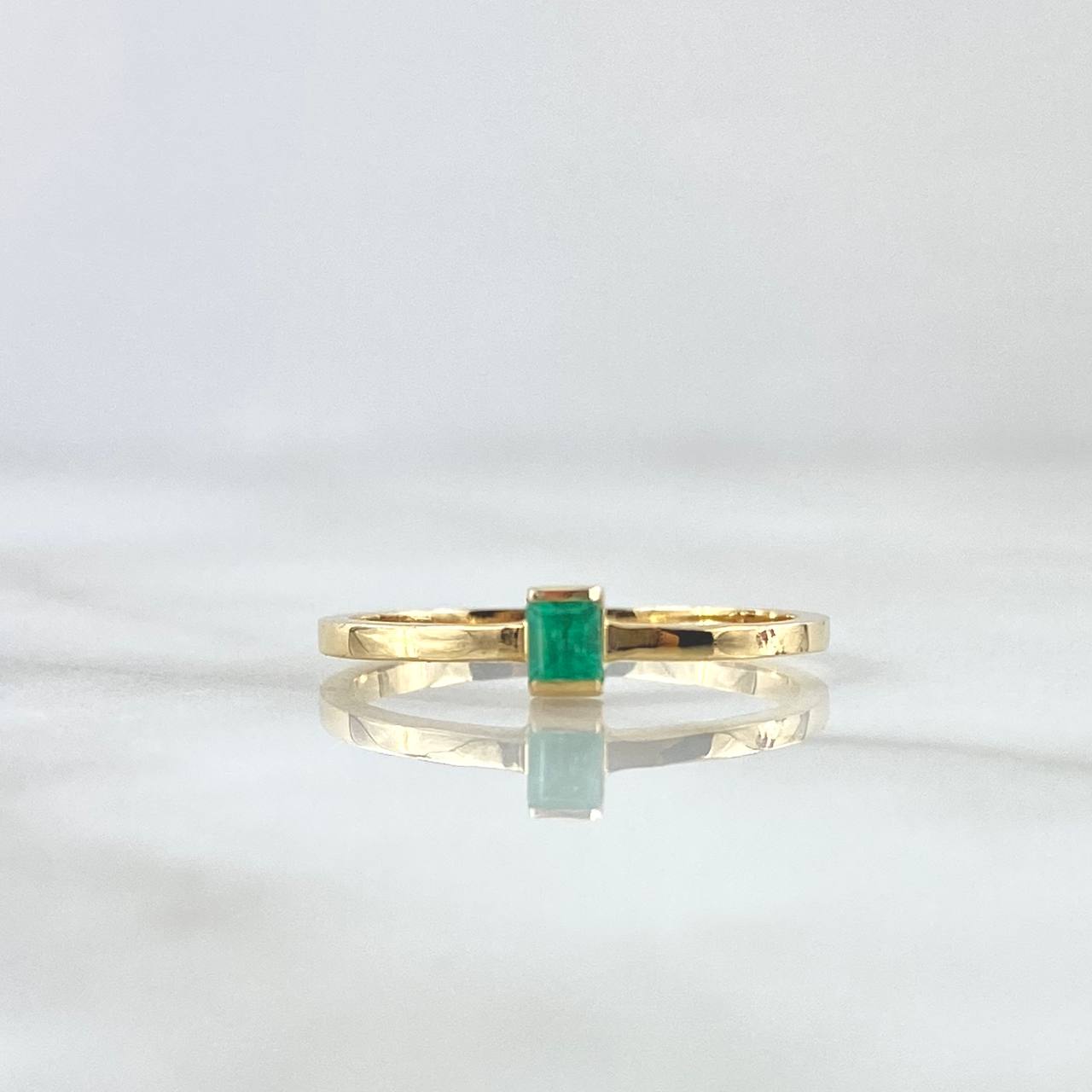 Anillo Solitario Rectangular 1.6gr / T6 1/4 / Esmeralda 5pts Oro Amarillo 18K (Joya)