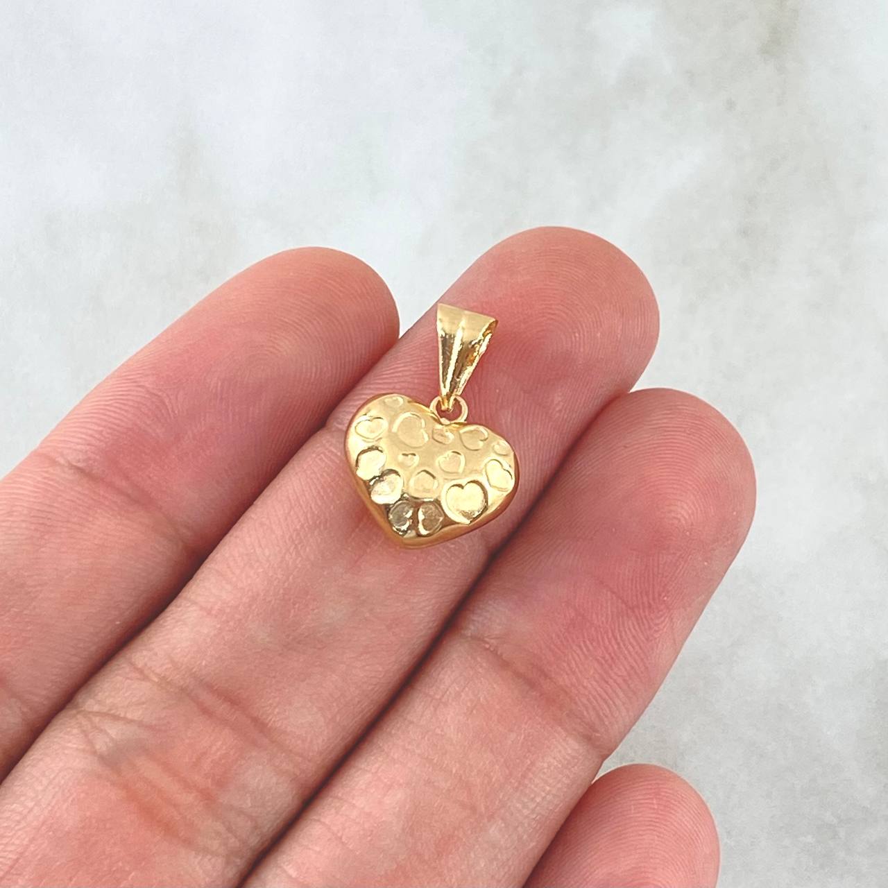 Dije Corazón Tallado 0.8gr / 1.5cm / Troquelado Relieve Oro Amarillo 18K