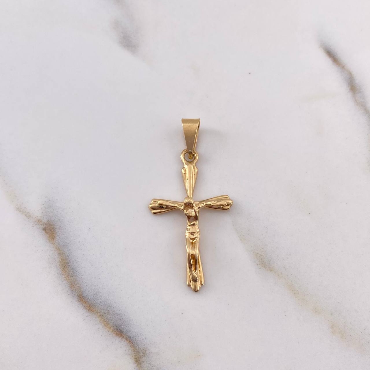 Dije Cruz Cristo 2.25gr / 3.5cm / Oro Amarillo 18K $