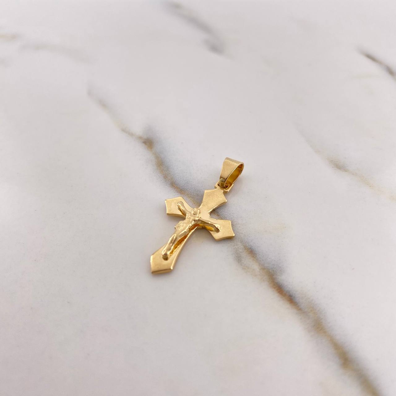 Dije Cruz Cristo Gotica 2.3gr / 3cm / Oro Amarillo 18K $