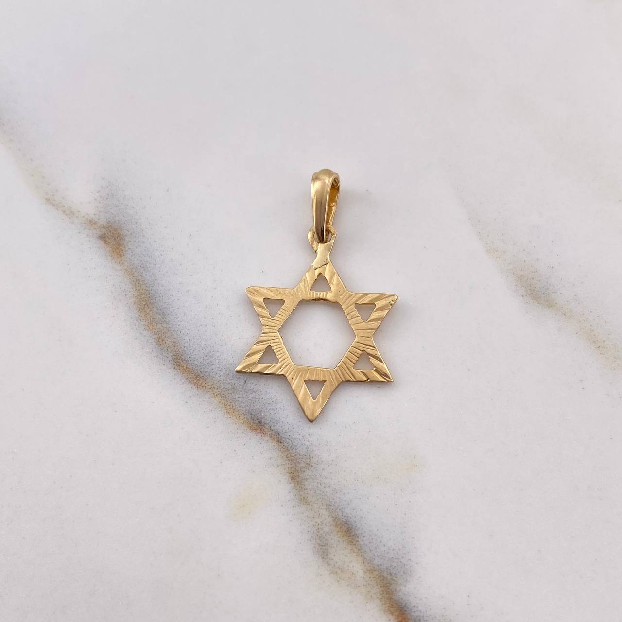 Dije Estrella De David 0.75gr / 2.6cm / Diamantada Oro Amarillo 18K $