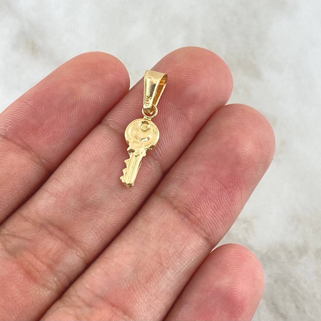 Dije Llave Corazón 0.4gr / 2.1cm / Troquelado Liso Oro Amarillo 18K