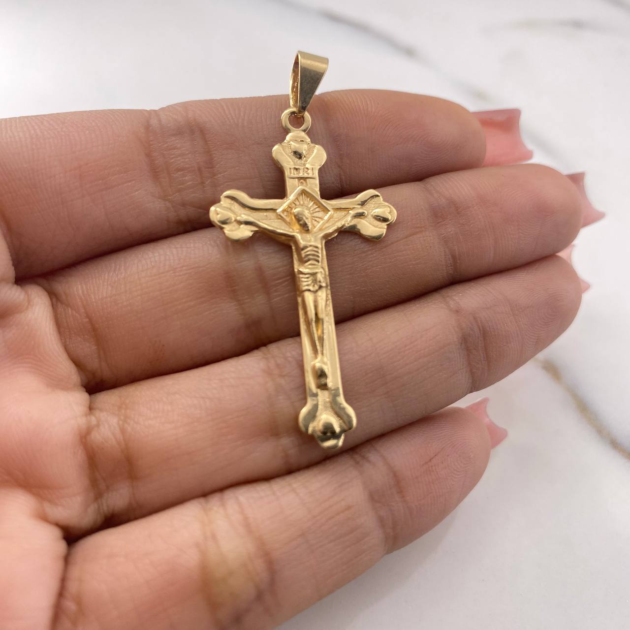 Dije Cruz Cristo 3.6gr / 5cm / Puntas Corazon Oro Amarillo 18K $