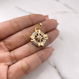 Dije Brujula Estrella 4.85gr / 2.9cm / Circones Blancos Oro Amarillo 18K $