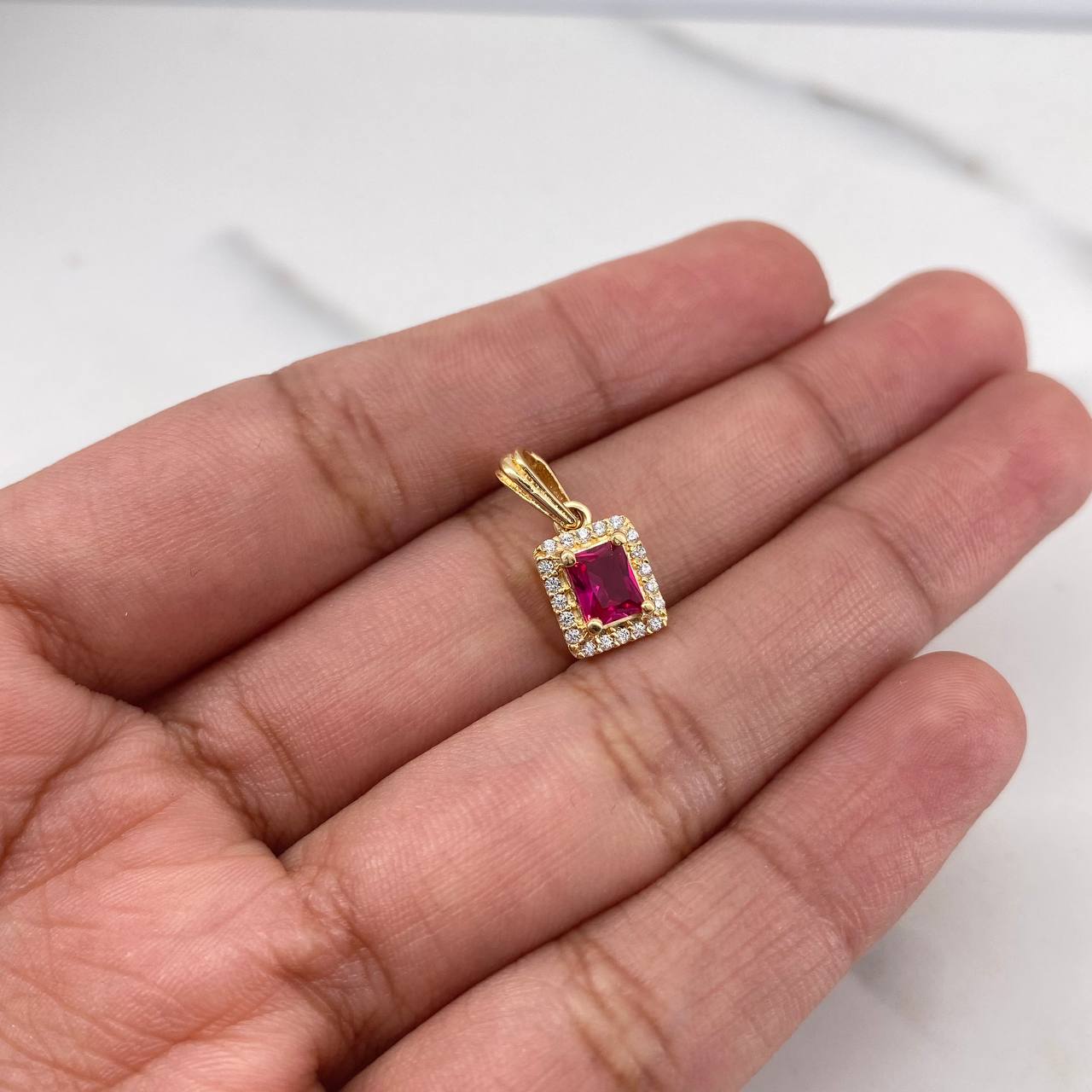 Dije Halo Cuadrado 1.3gr / 1.5cm / Circones Fucsia Blancos Oro Amarillo 18K &