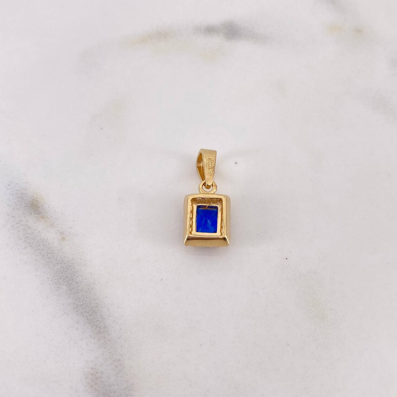 Dije Halo Cuadrado 1.3gr / 1.5cm / Circones Azul Blancos Oro Amarillo 18K $