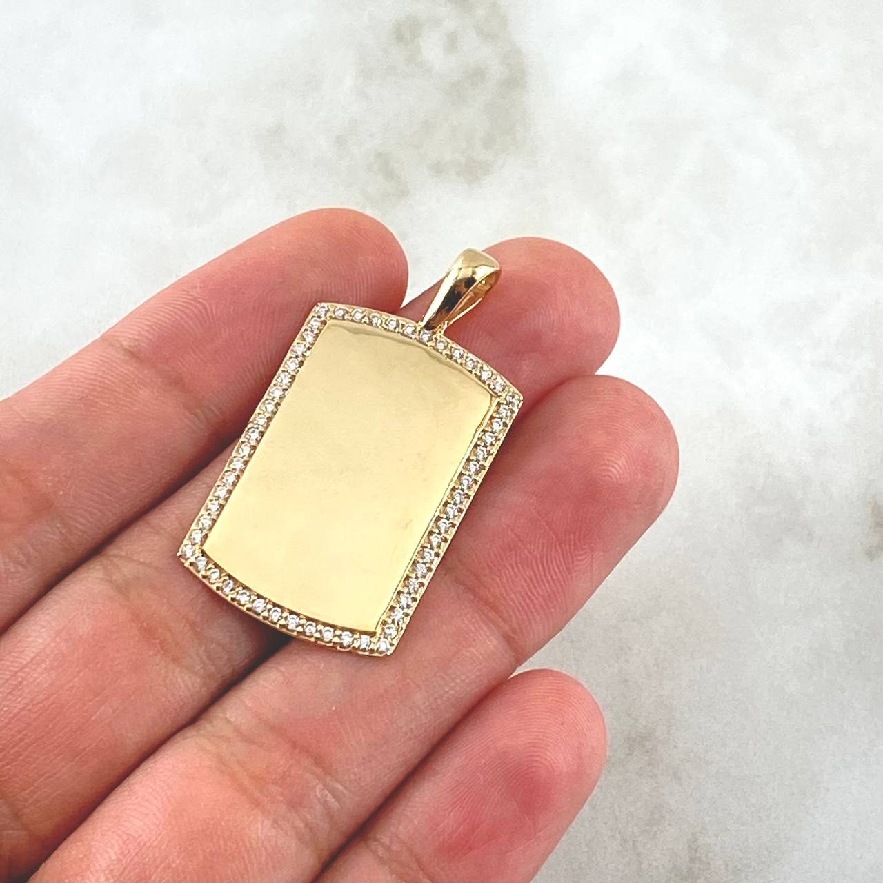 Dije Placa Rectangular Espejo 5.4gr / 3.7cm / Cargador Liso Circones Blancos Oro Amarillo 18K