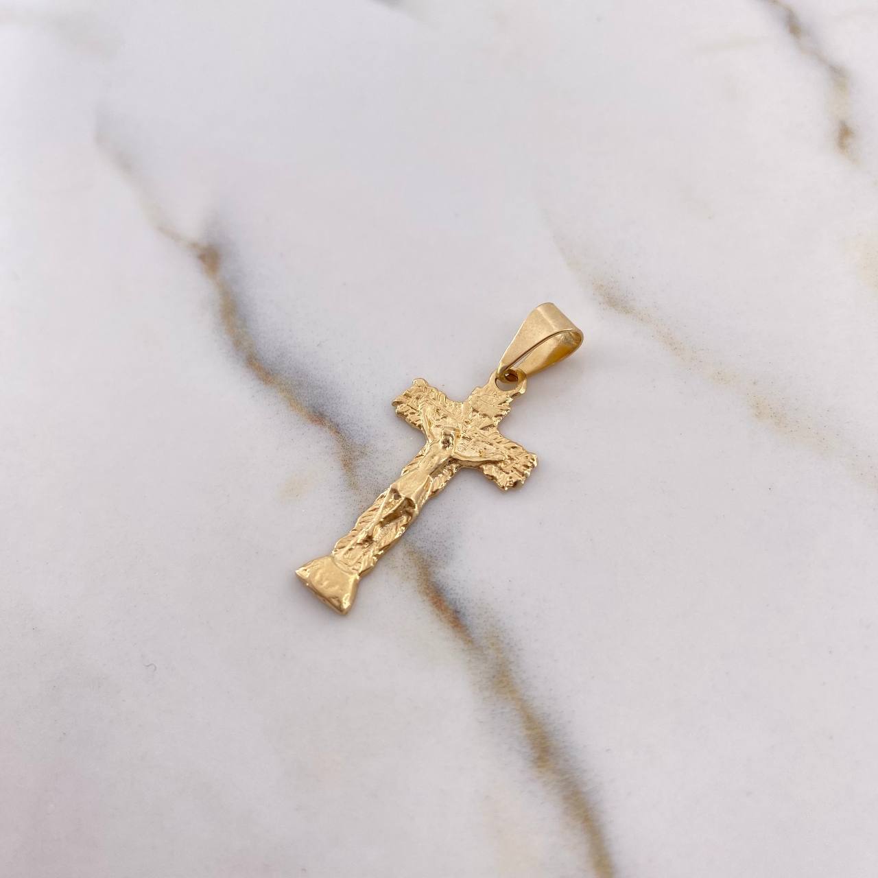 Dije Cruz Cristo 1.95gr / 3.5cm / Oro Amarillo 18K $