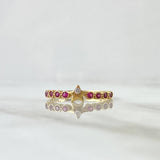 Anillo Estrellas 2.35gr-T6 3/4 Circones Fucsias y Blancos Oro Amarillo