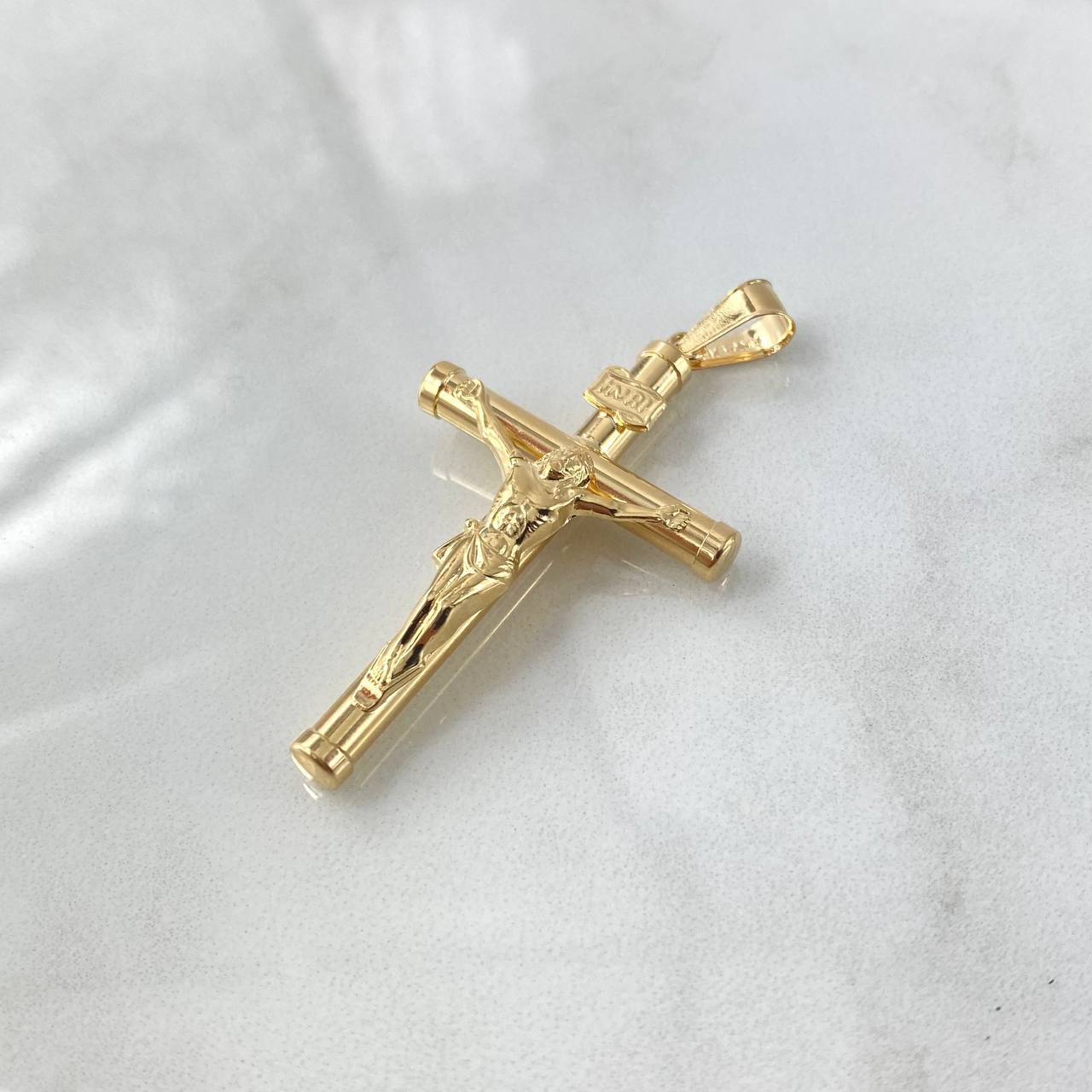 Dije Cruz Cristo 1.7gr / 4.3cm / Baston Liso Oro Amarillo 18K ©