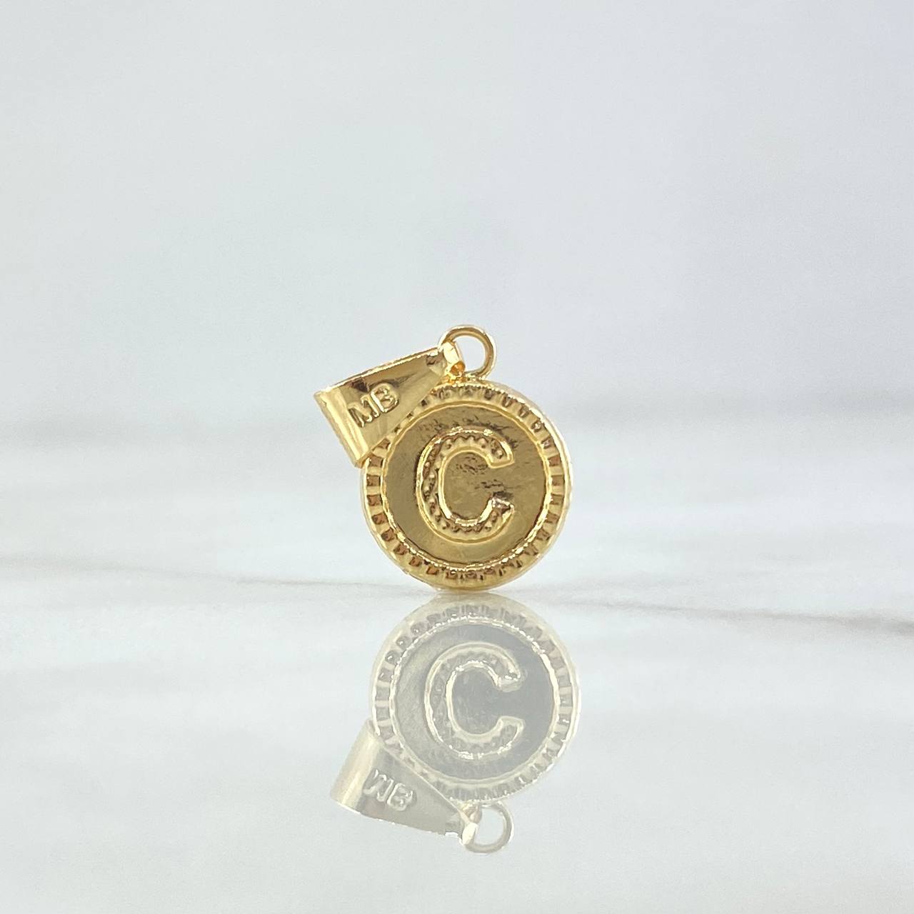 Dije Letra C Lisa 0.6gr / 1.9cm / Circulo Bordeado Oro Amarillo 18K