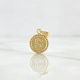 Dije Letra S Mate 0.6gr / 1.5cm / Circulo Cargador Bordeado Oro Amarillo 18K *