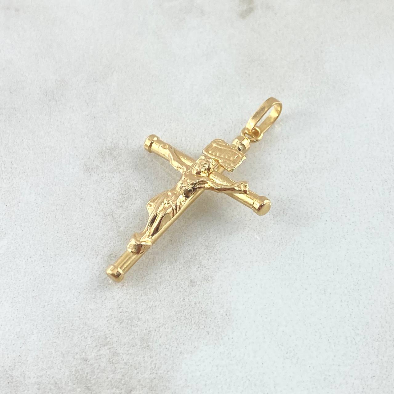 Dije Cristo Cruz 1.25gr / 3.2cm / Baston Liso Oro Amarillo 18K ©