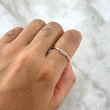 Anillo Medio Barril 1.75gr / T6 3/4 / Circones Blancos Oro Amarillo 18K *