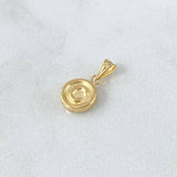 Dije Letra C Redonda 0.4gr / 1.5cm / Cargador Bordeado-Troquelada-Borde Liso Oro Amarillo 18K