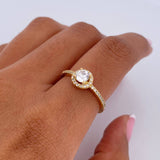 Anillo Halo Solitario Churumbela 2.05gr / T4 3/4 / Circones Blancos Oro Amarillo 18K &