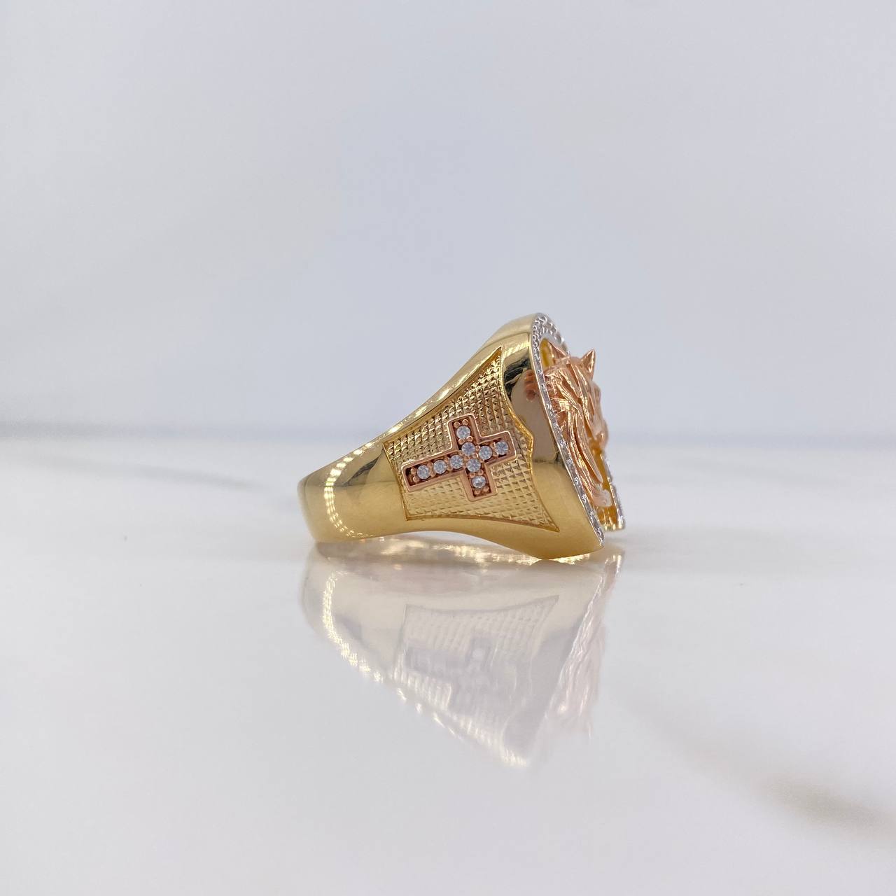 Anillo Herradura Caballo Cruces 8.65gr / T11 1/2 / Circones Blancos Tres Oros 18K $