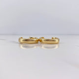 Candongas Celeste 2.95gr / 2.3cm / Grabado Oro Amarillo 18K $