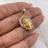 Dije Rostro Virgen Maria 3.4gr / 2.8cm / Circones Blancos Oro Amarillo 18K $