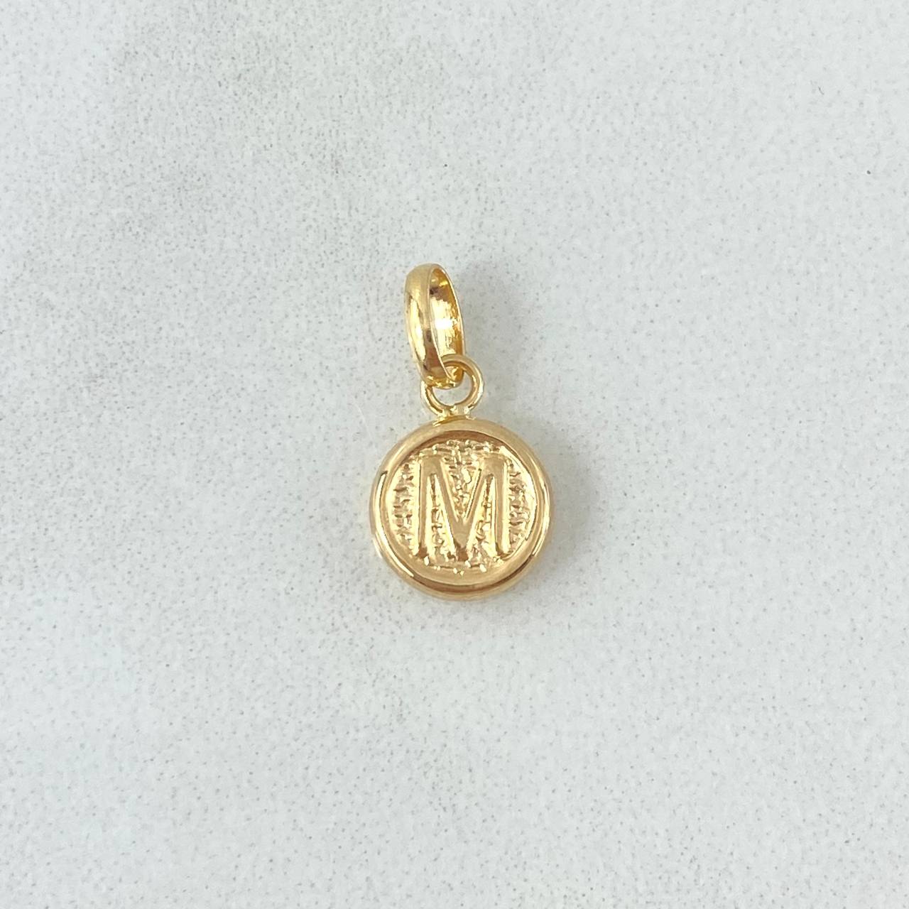 Dije Letra M 0.35gr / 1.5cm / Circulo Texturizado - Cargador Liso Oro Amarillo 18K