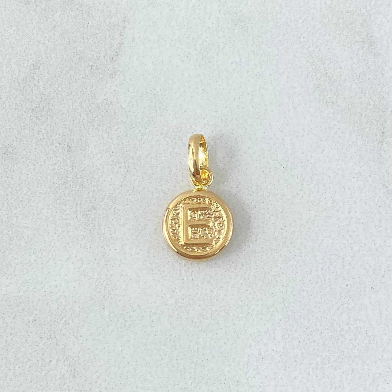 Dije Letra E 0.35gr / 1.5cm / Circulo Texturizado - Cargador Liso Oro Amarillo 18K