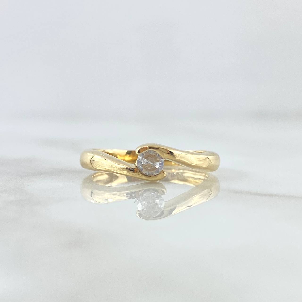 Anillo Solitario Olas Entrelazadas 2gr / T5 3/4 / Circon Blanco Oro Amarillo 18K ©