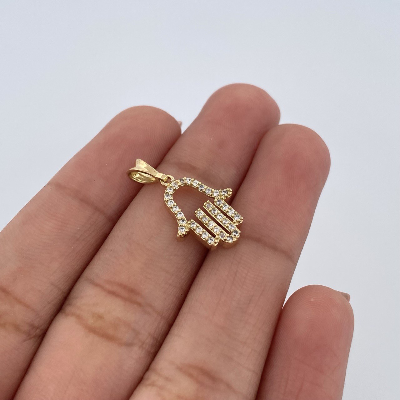 Dije Mano Hamsa 1.15gr / 2cm / Circones Blancos Oro Amarillo 18K $