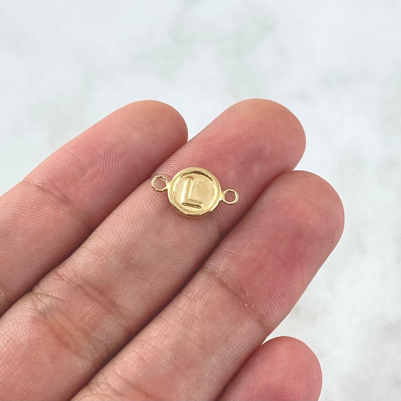 Herraje Letra L 0.35gr / 1.3cm / Circulo Mate Oro Amarillo 18K