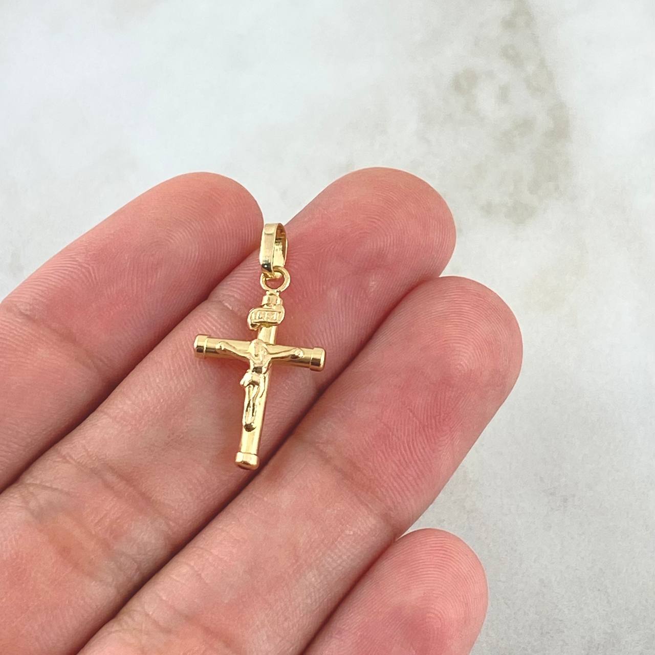 Dije Cruz Cristo 0.75gr / 2.5cm / Bastón Liso Oro Amarillo 18K