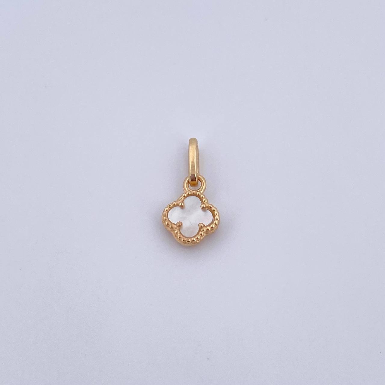 Dije Trebol VCyA 0.8gr / 1.5cm / Nacar Blanco Oro Amarillo 18K &