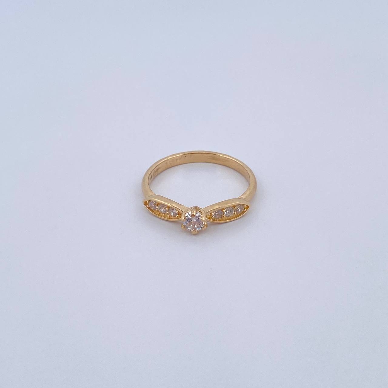 Anillo Solitario Petalos 2.25gr / T6 1/2 / Circones Blancos Oro Amarillo 18K &