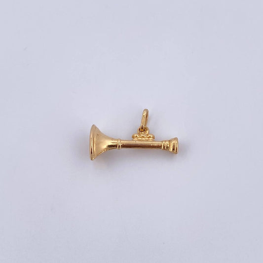 Dije Trompeta 1.1gr / 2.2cm / Troquelado Oro Amarillo 18K &