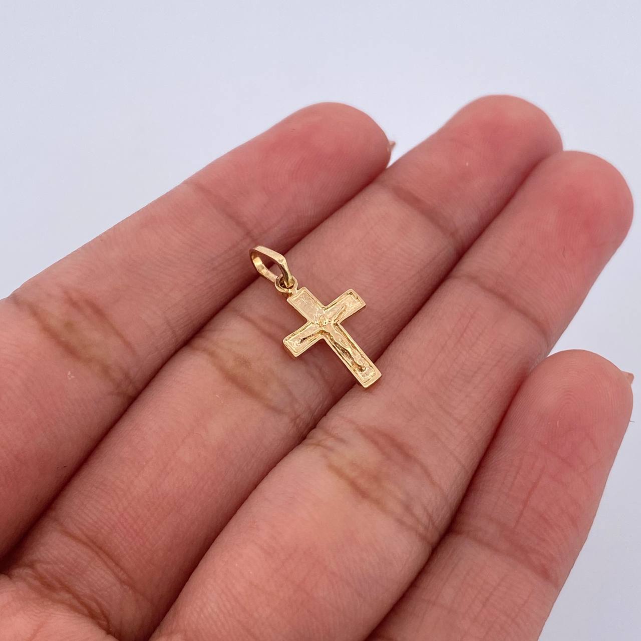 Dije Cruz Cristo 0.55gr / 1.9cm / Relieve Oro Amarillo 18K &