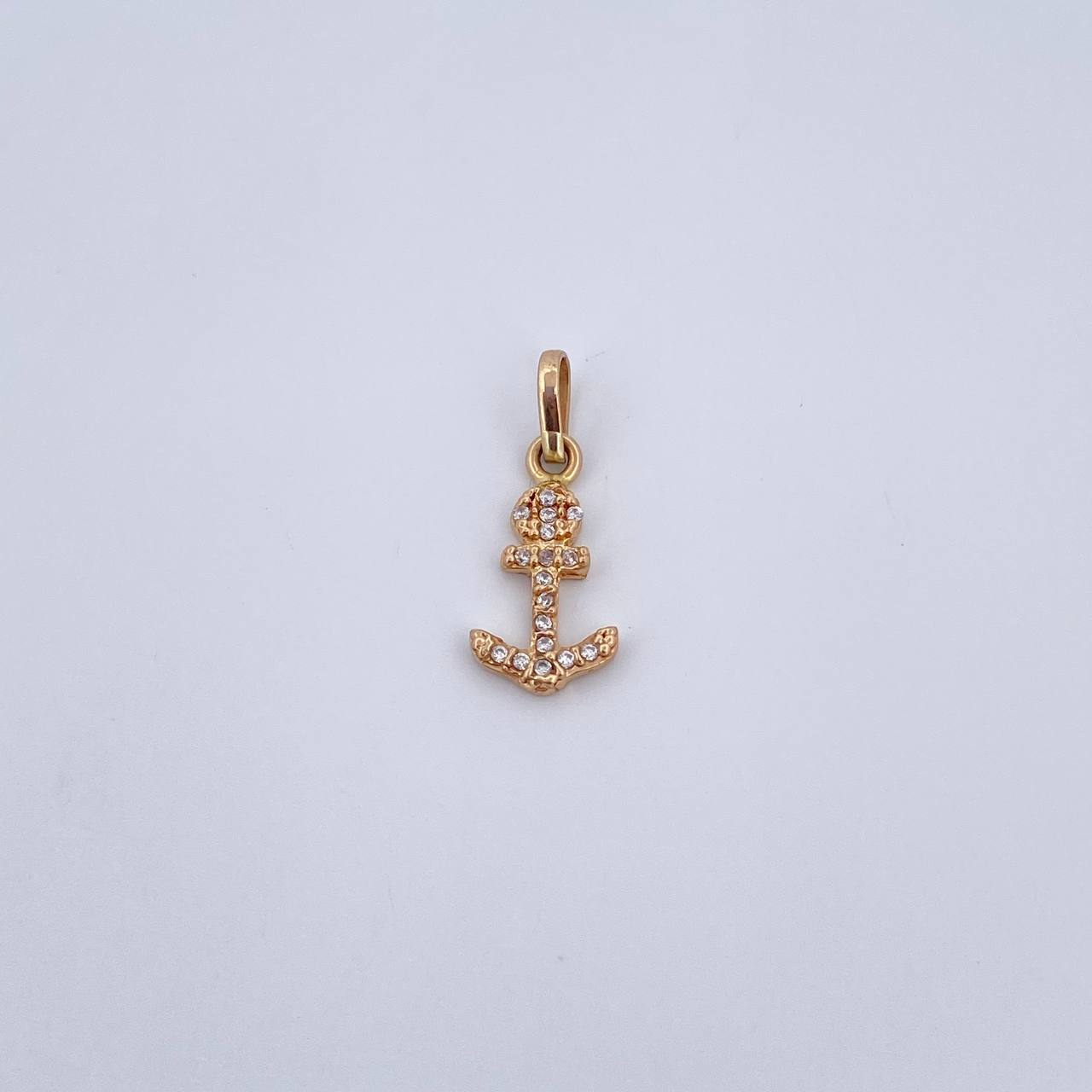 Dije Ancla 0.9gr / 2cm / Circones Blancos Oro Amarillo 18K &