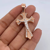 Dije Cruz Cristo Gotica 12.65gr / 5.3cm / Circones Blancos Dos Oros Blanco Rosa 18K $