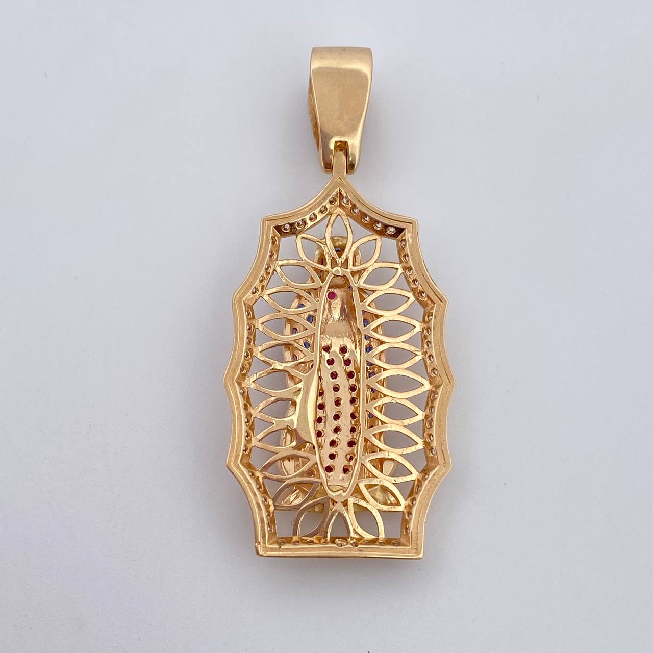 Dije Virgen De Guadalupe 7.65gr / 4.7cm / Circones Blancos Fucsias Azules Oro Amarillo 18K $