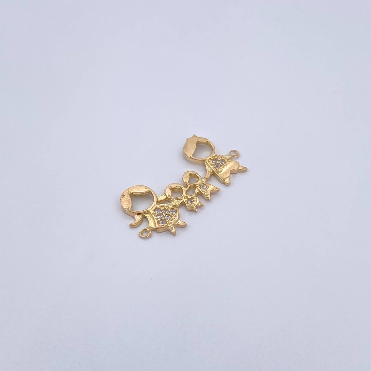 Herraje Familia De Cuatro 1.15gr / 2.3cm / Circones Blancos Oro Amarillo 18K $