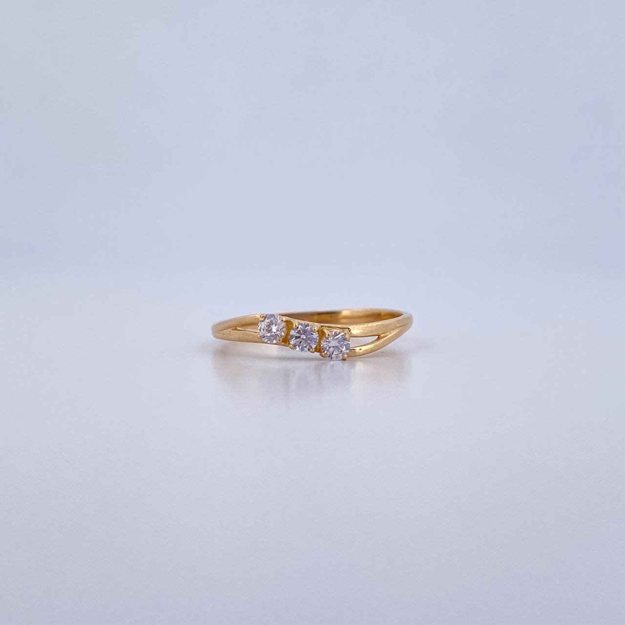 Anillo Trinidad 1.4gr / T5 1/2 / Circones Blancos Oro Amarillo 18K &