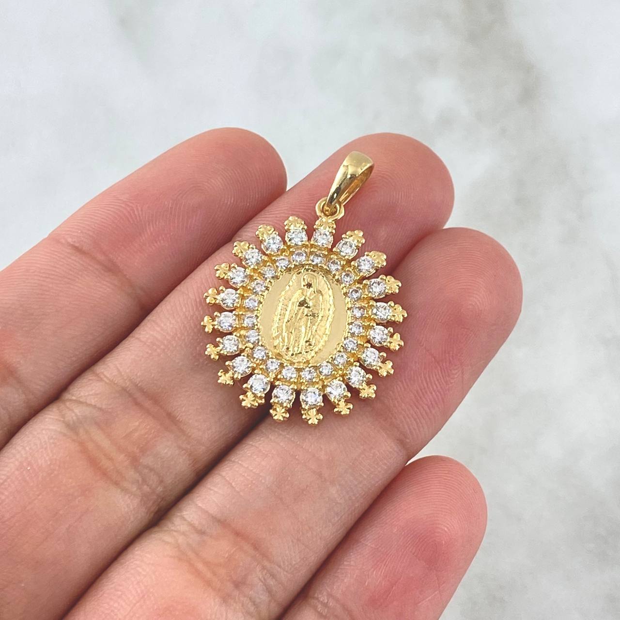 Dije Virgen Guadalupe 4.95gr / 3cm / Circones Blancos Oro Amarillo 18K *