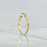 Anillo Solitario Triple Orion 1.95gr / T7 / Esmeralda 20pts Diamantes 5pts Oro Amarillo 18K (Joya)