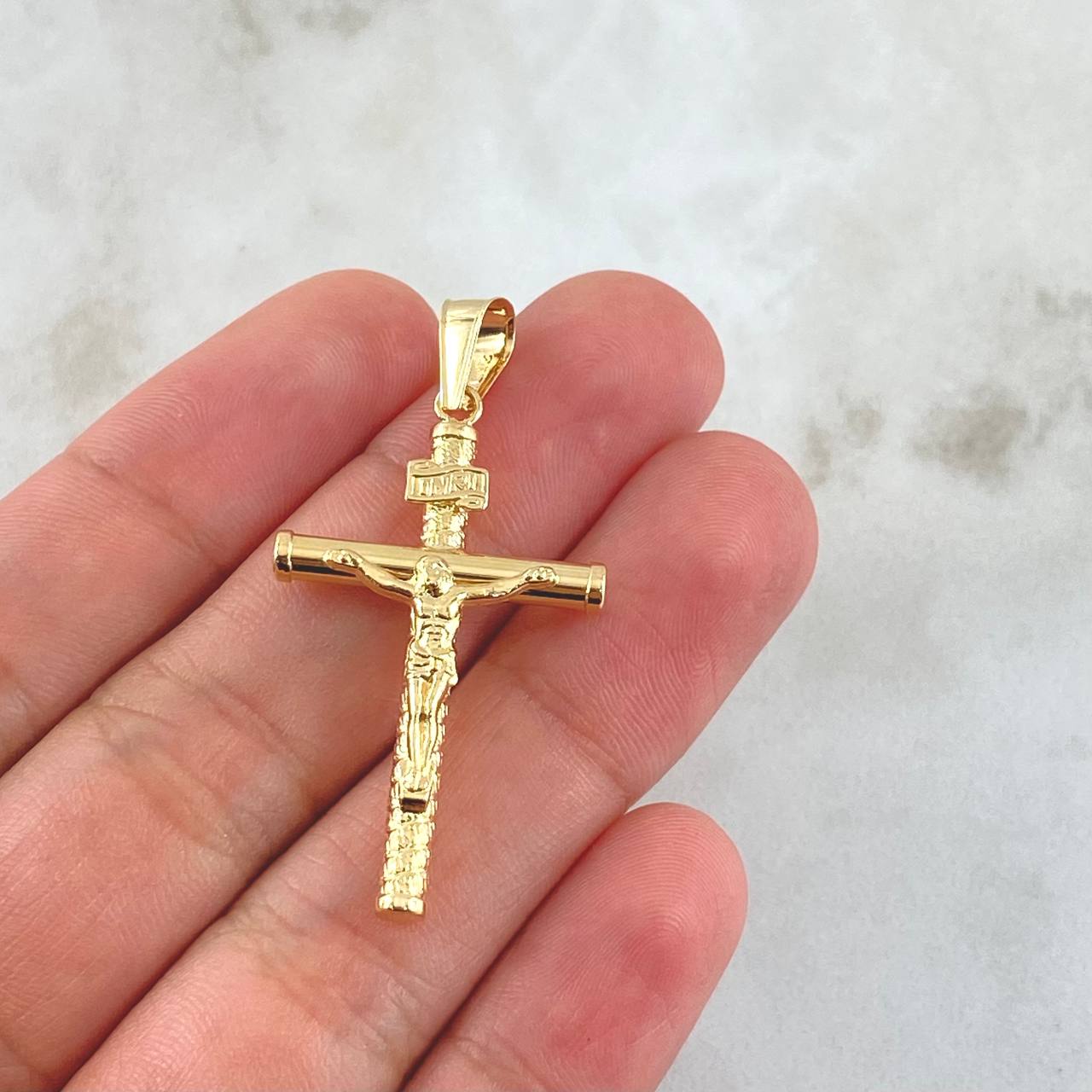 Dije Cruz Cristo 1.7gr / 4.4cm / Bastón Medio Enmallado Oro Amarillo 18K