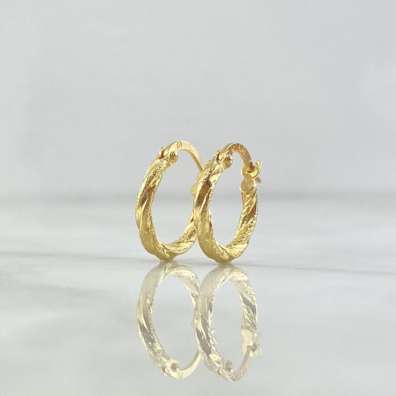 Candongas Lizy 1.6gr / 1.7cm / Punteadas Oro Amarillo 18K *