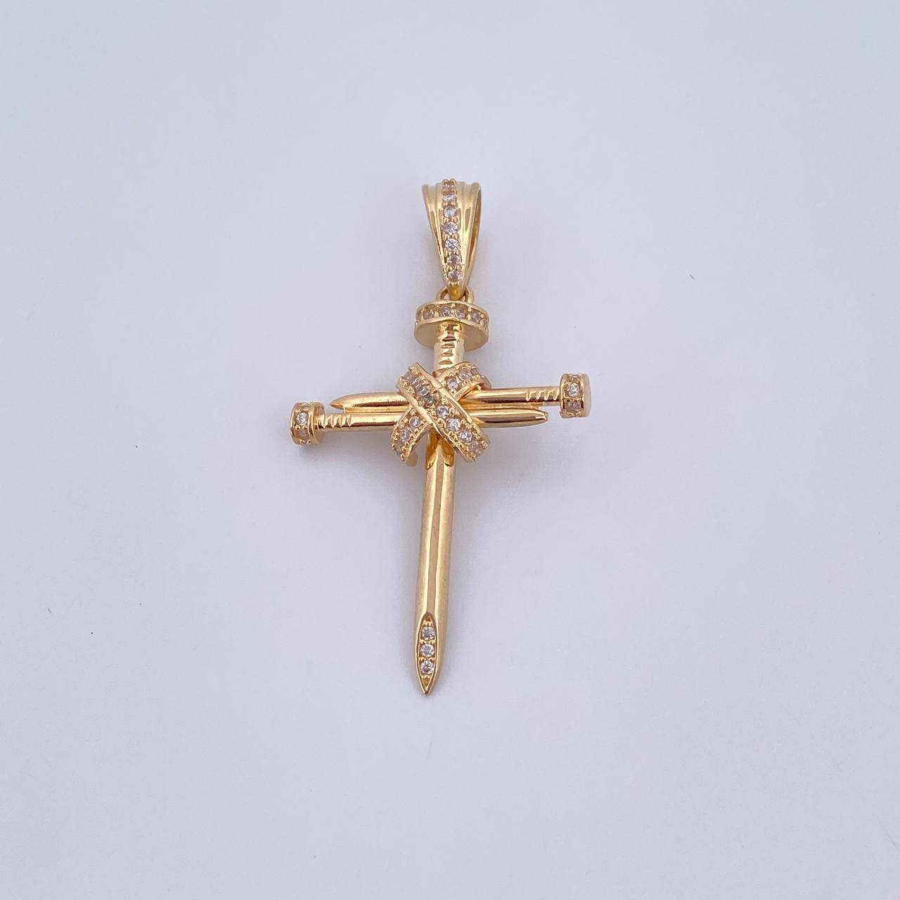 Dije Cruz Clavos Penitencia 3.65gr / 4cm / Circones Blancos Oro Amarillo 18K &