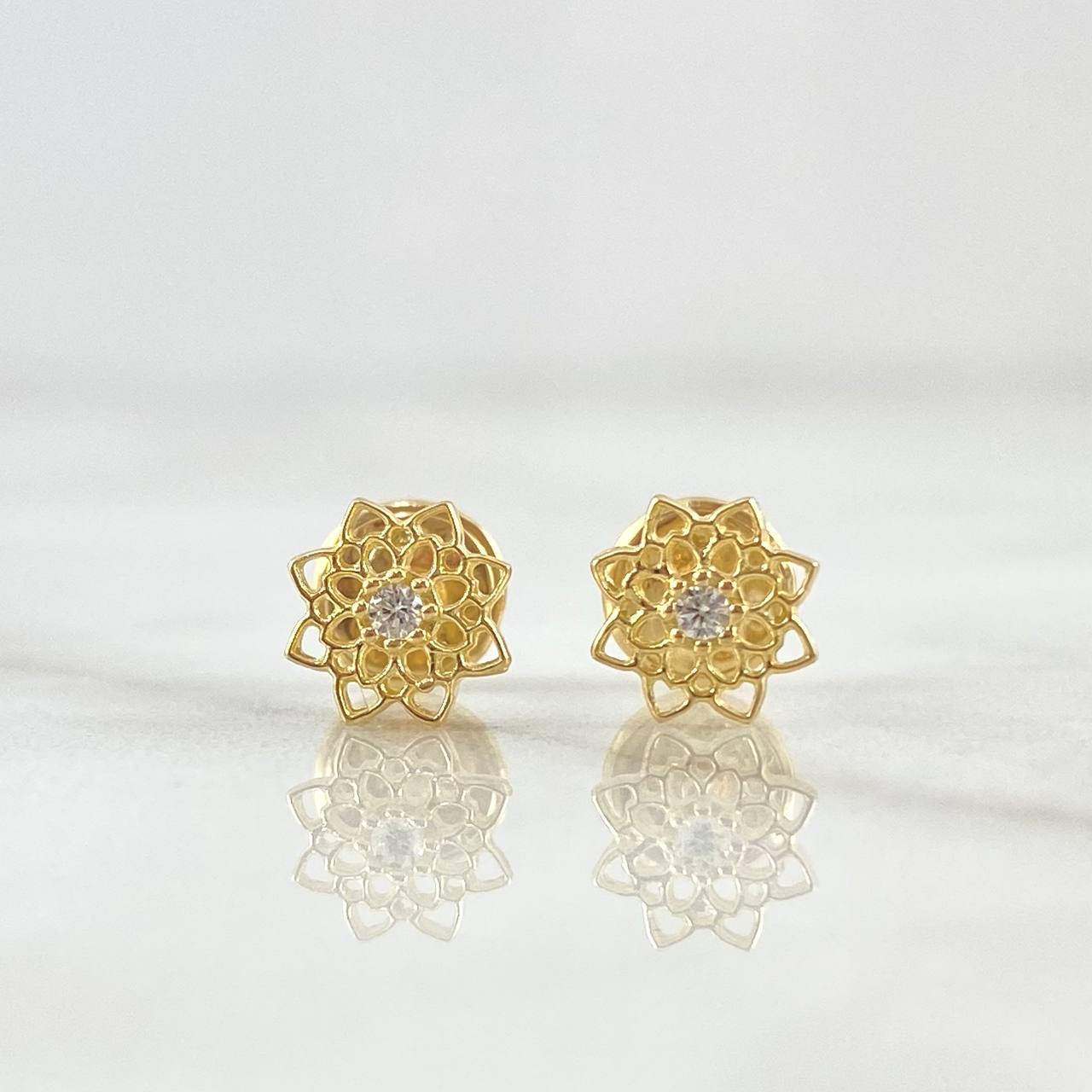 Topos Flor Octagonal 0.7gr / 7mm Circones Blancos Oro Amarillo 18K ©