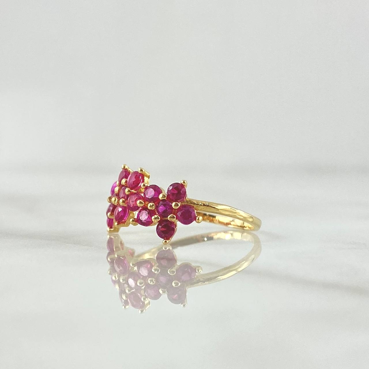 Anillo Trio De Flor Nevada 1.85gr / T5 1/4 / Circones Fucsias Oro Amarillo 18K