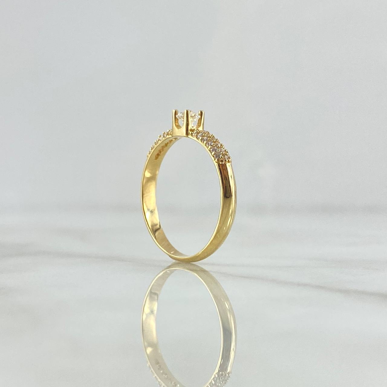 Anillo Solitario Abultado 2.2gr / T5 1/4 / Circones Blancos Oro Amarillo 18K