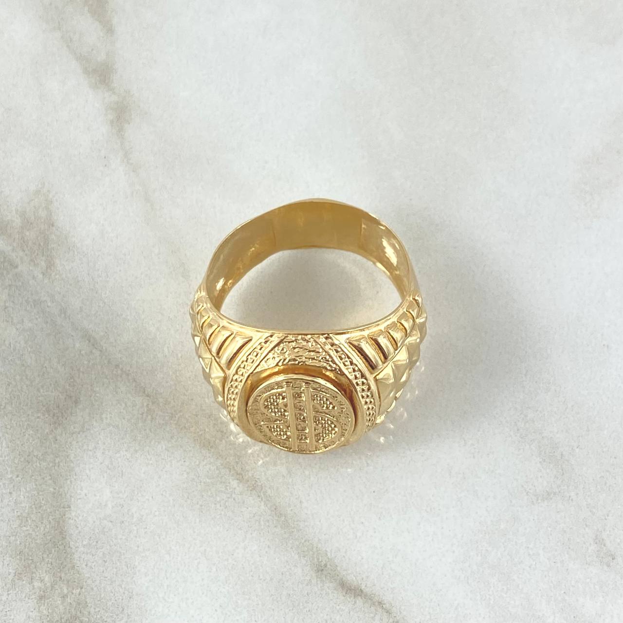 Anillo Signo Dólar Ovalado 7.35gr / T9 3/4 / Texturizado Oro Amarillo 18K ©