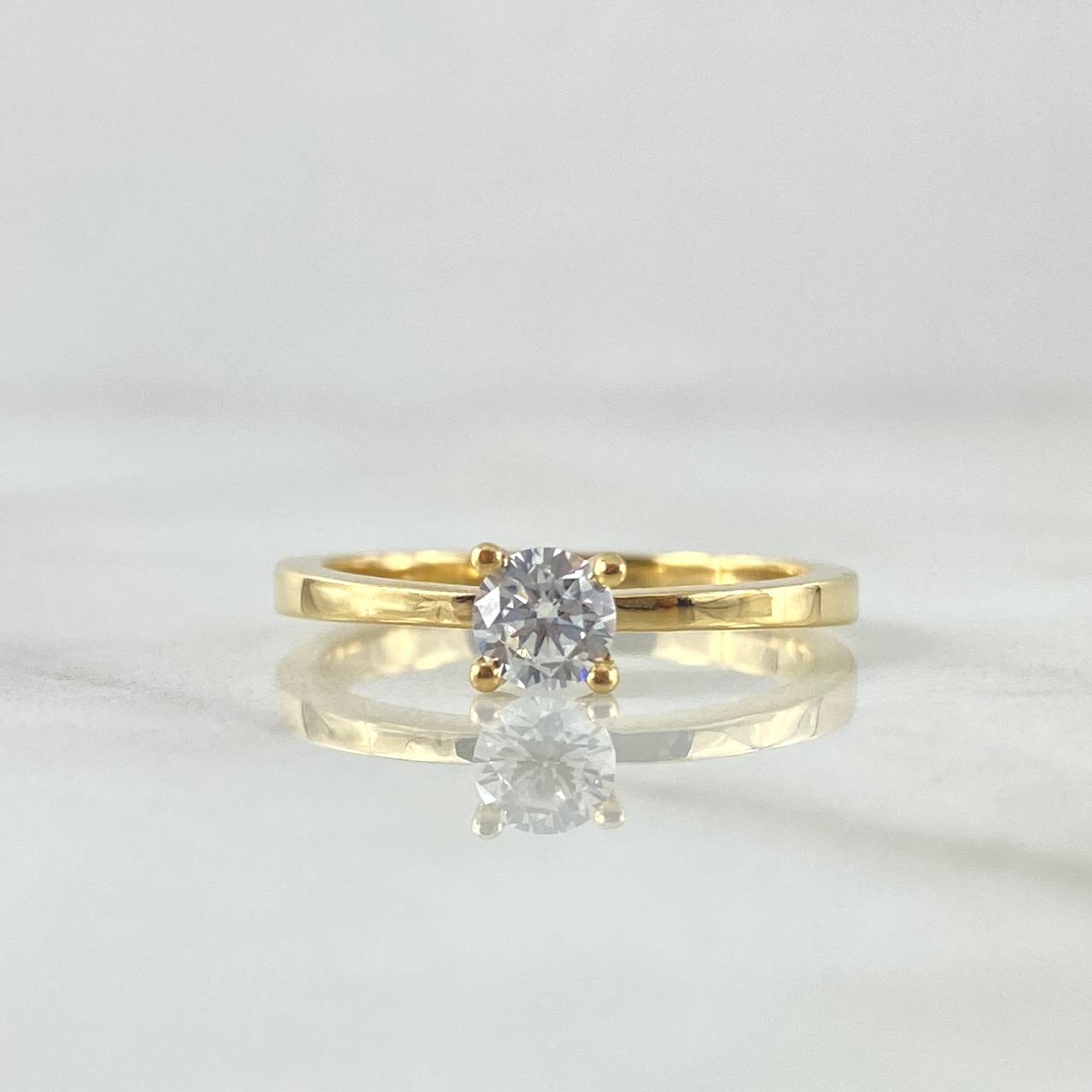 Anillo Solitario Recto 2.9gr / T7 3/4 / Circon Blanco Oro Amarillo 18K